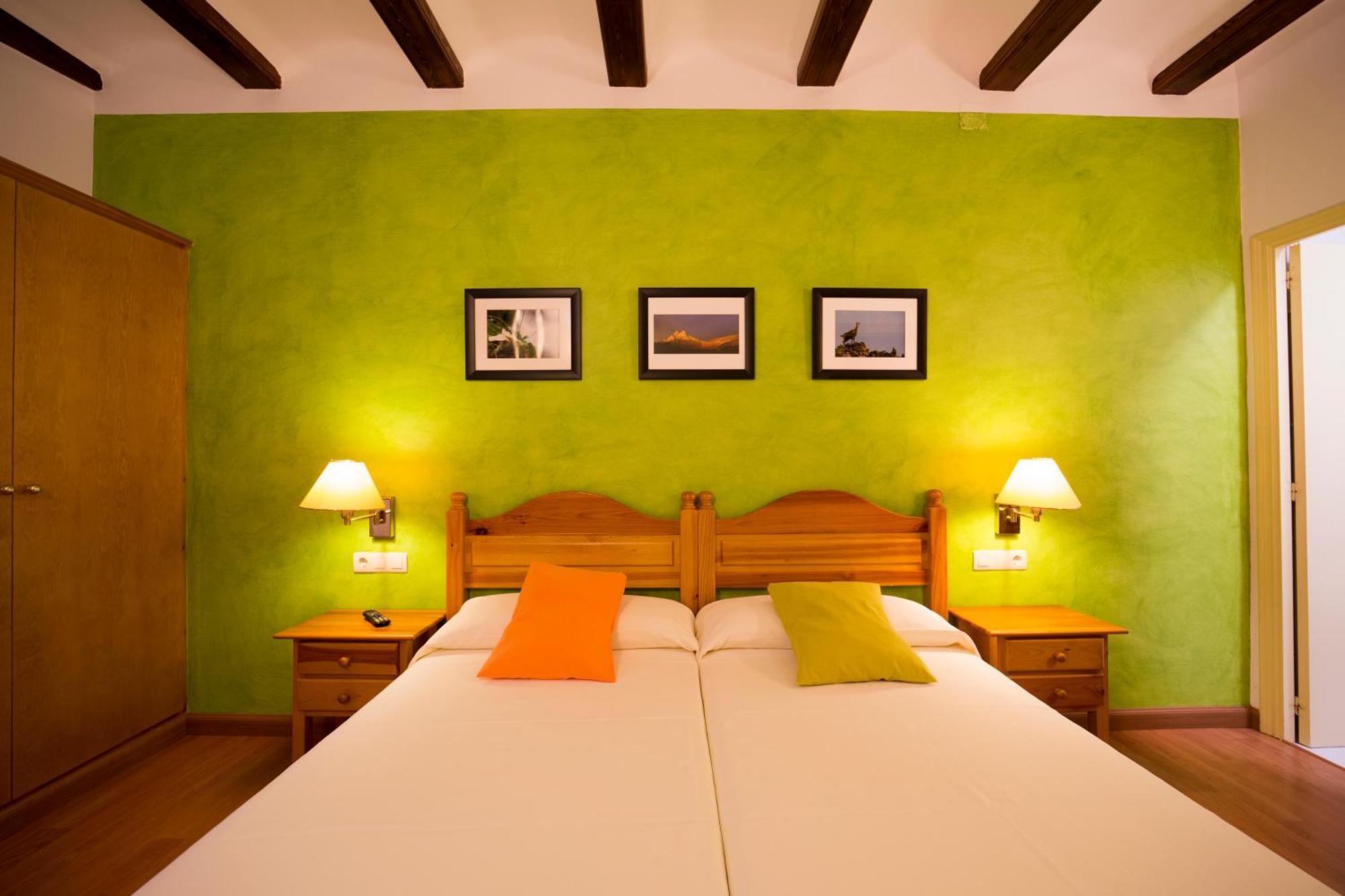 Ca L'amagat Hotel